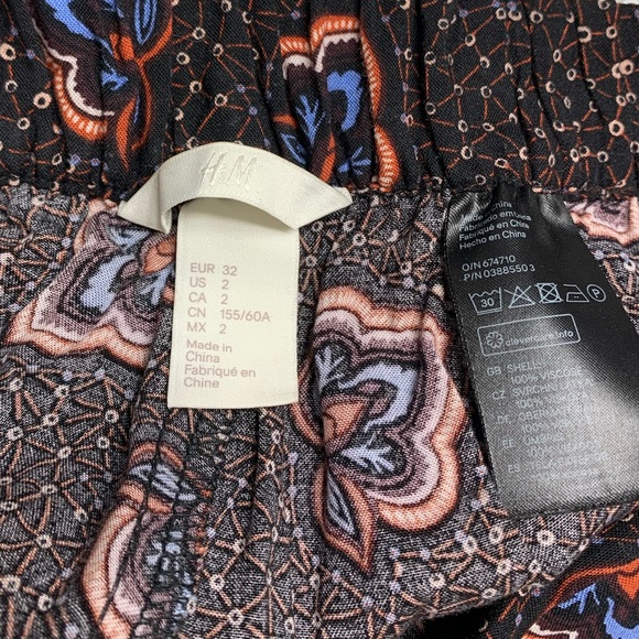 H&M Patterned Boho Pants - Picture 5 of 6